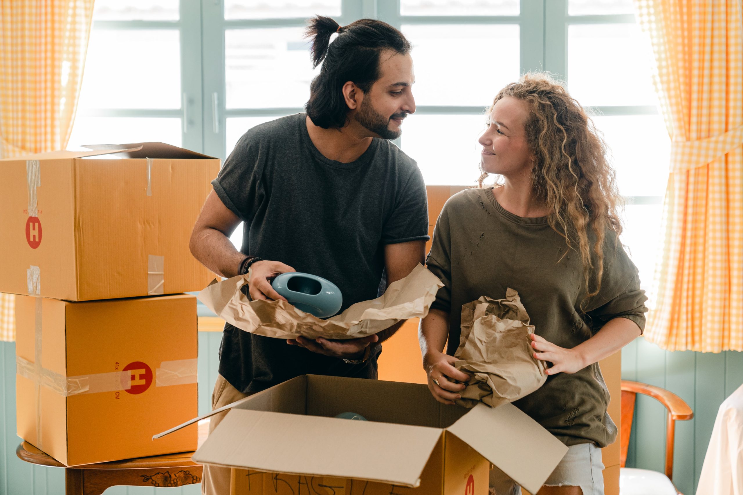 Efficiently Packed Moving Boxes in an Organised Room
